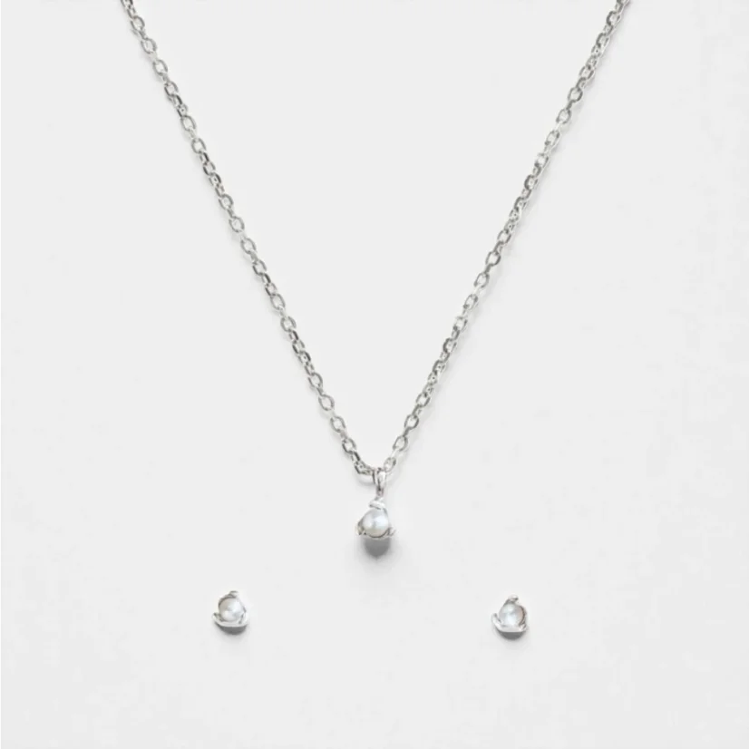 Souprava s přírodními perlami