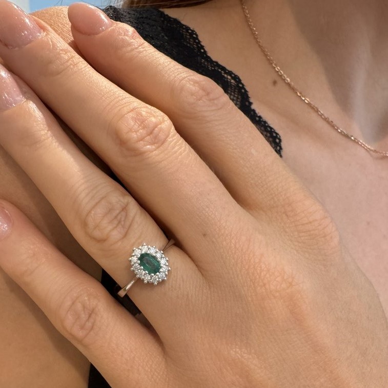 Smaragd prsten - Barva kovu: Bílé zlato, Velikost prstenu: 58